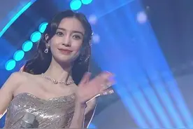 baby元宵晚会翻车，深陷假唱风波，黄晓明晒照营业强颜欢笑图片
