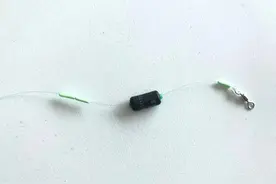 悬坠钓时，这样做有保护子线不被切的作用，长见识了图片