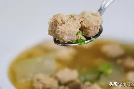 天冷时，给家人做一锅热乎乎的冬瓜丸子汤吧！汤鲜味美暖身又暖胃图片