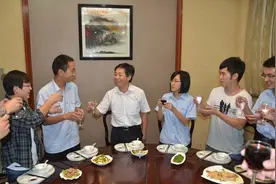 请客吃饭，不要点菜问价，不懂这5个饭局规矩，白花钱还得罪人图片