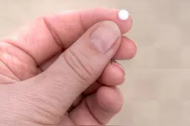 阿托伐他汀什么时间吃最合适？长期服用的人，4个副作用要小心图片