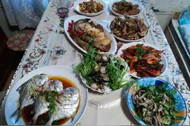 天冷喝酒，建议中年人：别太心疼钱，多吃3样下酒菜，解馋又下酒图片