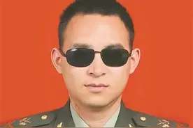 “排雷英雄”杜富国，春节期间收到将军一份珍贵的礼物，可喜可贺图片