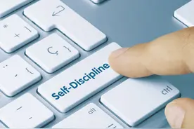 成年人的自律：不纠结对错图片