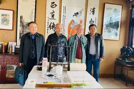 著名天体物理学家吴鑫基参观考察隆阜正街图片