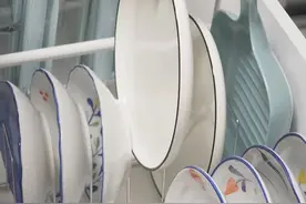 妙用平价好物，打造“治愈系”餐具收纳柜图片