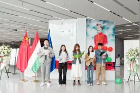 全球最大的裴多菲之书亮相上图东馆图片