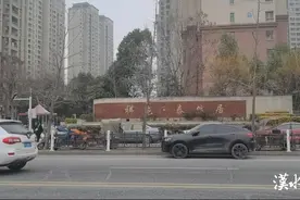 【帮女郎在行动】玻璃爆裂 责任谁担？图片