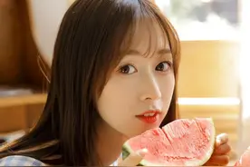 格子裙美女白嫩清爽私房写真图片