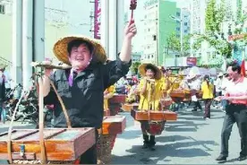 你听说过"鸡毛换糖"的故事吗？图片
