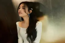 曝陈妍希疑婚内出轨，与彭冠英相处举止亲密，被扒小细节真假难辨图片