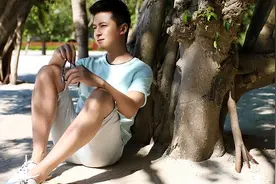 “妈宝男”朱雨辰：被亲妈强拆3段姻缘，“卑微”到44岁人缘尽失图片