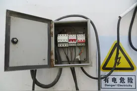 车间主任当场触电身亡！六起触电事故7人死亡，皆因设备未接地！图片