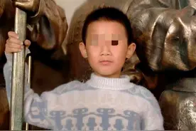 10岁男孩失联20天后死亡，生母继父被抓，生父：他们家平时就三个人住，监控显示儿子和前妻分开后独自回家图片