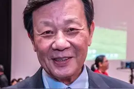 多年发妻和中年真爱，寇世勋如何让两个老婆，相安无事生活27年？图片