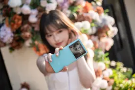 假期出游，不妨用vivo X80 Pro记录女朋友最可爱的一面图片