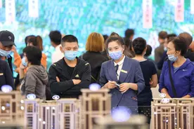 房子明明过剩，为什么开发商还不停建房？温铁军一语道破图片