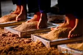 “茅台女工光脚工作”刷爆热搜，撕裂多少人的隐痛图片