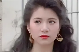 袁咏仪女生男相到底算不算大美人，看她和李嘉欣合影，就有答案了图片