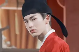 “红色官服”才是男星扮帅神器，高贵又大气，老祖宗审美真绝图片