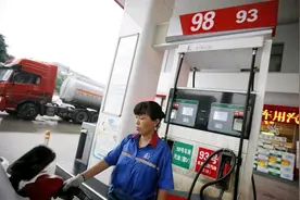 继续涨！92号汽油最高已经突破10元，天花板压不住了？图片