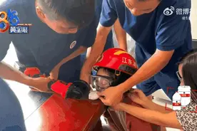 电动指甲刀“咬”住嘴唇！女主播：当时为了一种效果.......图片
