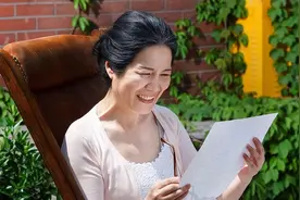 女人45岁绝经和54岁绝经，谁的衰老速度更快？妇科主任说出真相图片