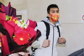 郭艾伦缺席！辽篮总冠军写真照出炉，赵继伟霸气，杨鸣最开心图片
