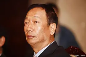 71岁郭台铭搂小24岁娇妻，靠内地成台湾首富，富士康要离开中国？图片