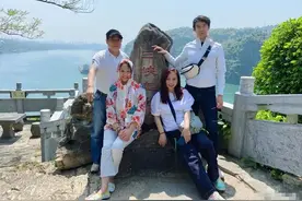 陈松伶夫妇携公婆旅游，婆媳只差10岁却一个似少女，一个是奶奶图片