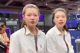 宾利女销售不穿“底裤”，卖场大胆下蹲，怪不得不建议学市场营销图片