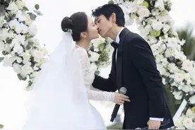 魏晨婚礼现场高清照曝光，和于玮忘情接吻幸福相拥，画面浪漫唯美图片