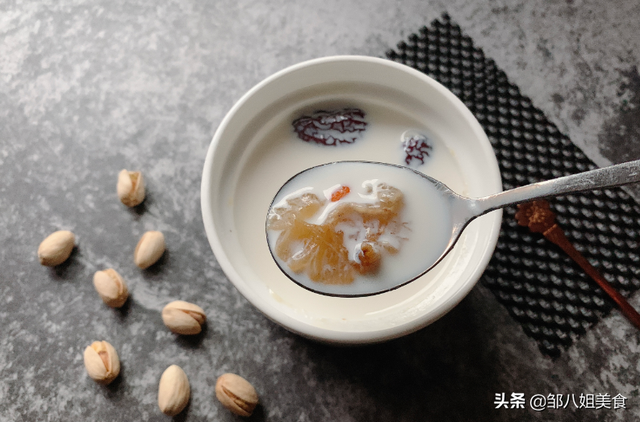 花胶炖黄豆好吗 2026年花胶炖黄豆的作用