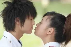 鬼鬼吴映洁太狠了，抢走了我的青春，我却爱了这个女孩15年图片