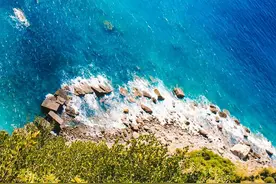 壁纸：蓝色治愈的海洋，享受好心情，海边风情手机壁纸精选图片