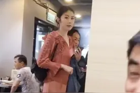 49岁陈慧琳近照曝光，捐50所学校从不张扬，门当户对的婚姻很幸福图片