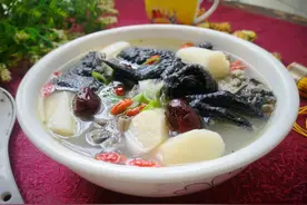 夏天，喝骨头汤不如多喝此汤，比骨头汤营养，比鲫鱼汤更鲜美图片