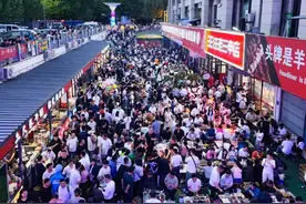 台湾名嘴讽刺大陆：太穷只能吃烧烤，唯一高科技是红绿灯图片