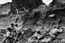 潍县城墙厚6米，许世友炮击14天无果，一名班长举手：用竹竿破城图片