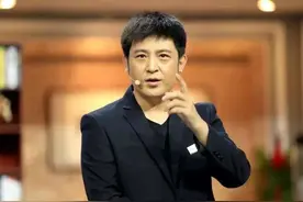 红了不忘本！上16次春晚的孙涛，让父亲安心，与平凡妻子相守20年图片