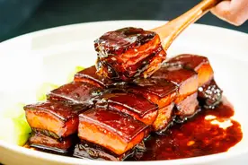 这才是东坡肉的正确做法，大厨教你几个技巧，口感软糯不油腻图片