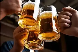 每晚喝一瓶啤酒，时间久了，身体会怎么样？医生告诉你答案图片