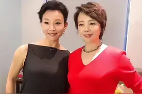 65岁张瑜和61岁陈冲差4岁像两代人，一个明艳大气，一个却显老气图片