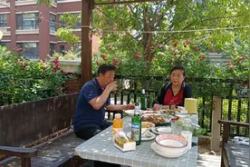 老年人适量饮酒益处与禁忌图片