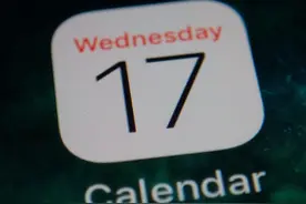 iPhone日历终于支持节假日/调休了图片