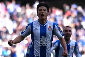 武磊绝杀后发声！西班牙人主帅盛赞，8分全场最高，球迷集体膜拜图片