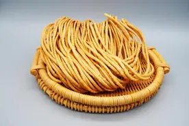 炸馓子家庭版做法，简单零难度，又酥又脆又香，学会了过年露一手图片