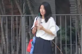 郭晶晶回娘家接地气！穿妈妈衫配奶奶鞋低调朴素，但气质好过明星图片