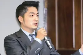 蒋万安家世之谜：帅气面容来自祖母，但祖母惨死原因至今扑朔迷离图片