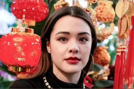 钟丽缇24岁女儿晒日常，抹胸太低秀傲人身材，曾获华裔小姐亚军图片